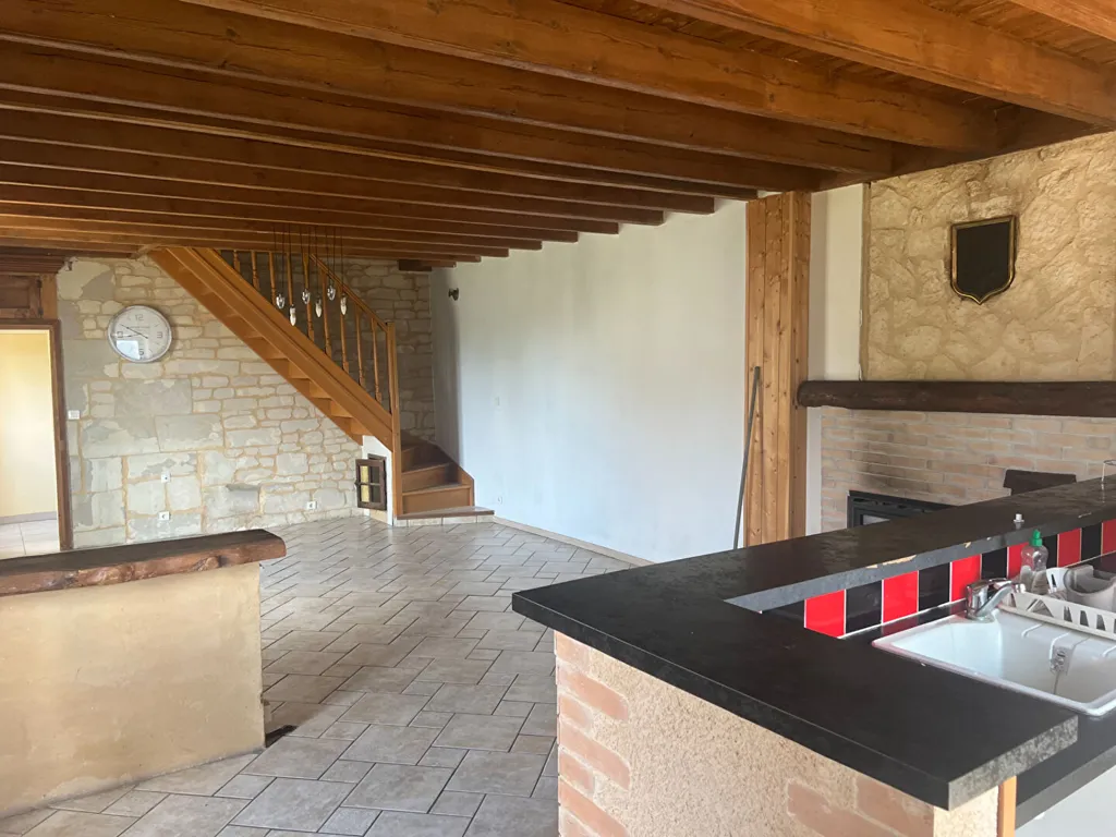 Cuisine - Maison de Village avec Cachet Ancien à BERRIE
