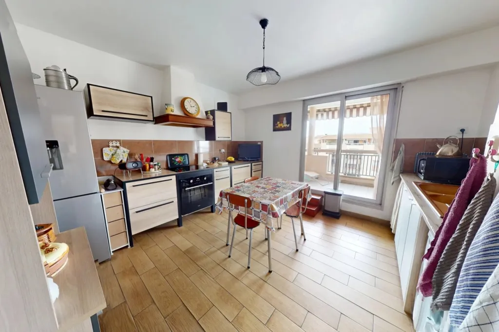 Kitchen - 3-Bed Apartment with West Terrace in Nice