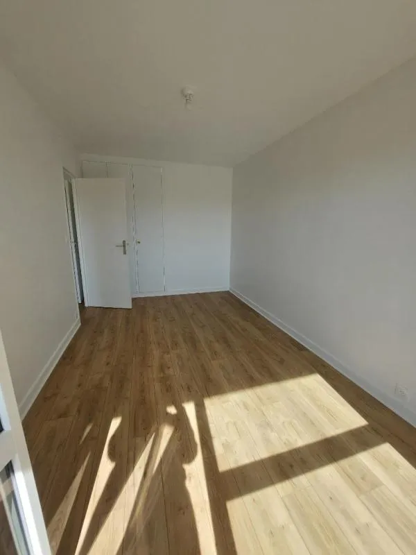 Toad - Refurbished Flat with Balcony in Créteil