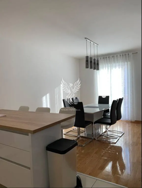Söögituba - Apartment with Private Garden in Makarska Centre