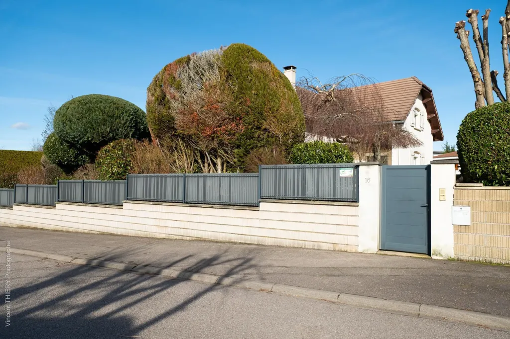 Extérieur - Maison Lumineuse avec Jardin à Épinal