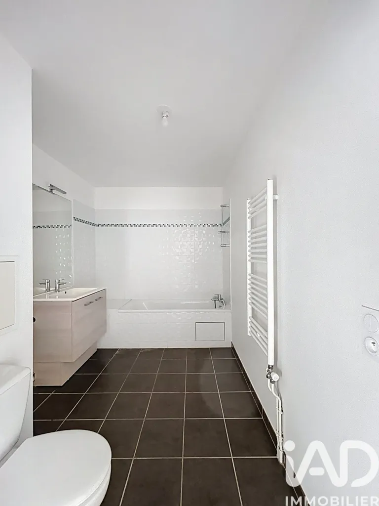 Vannitoad - Modern Apartment with Balcony in Montévrain