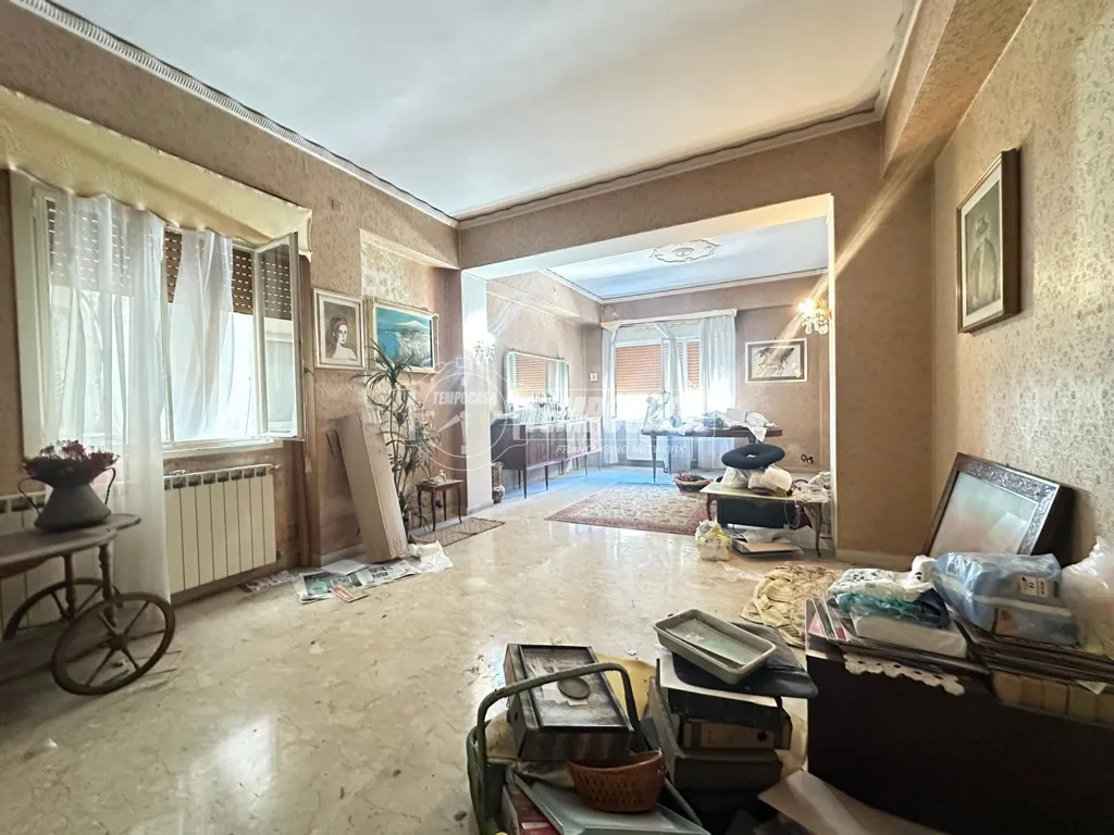 Elutuba - Central Triplex with Balconies in Messina