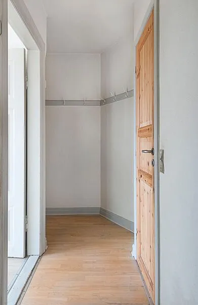 Hallway - Five-Room Apartment in Skive