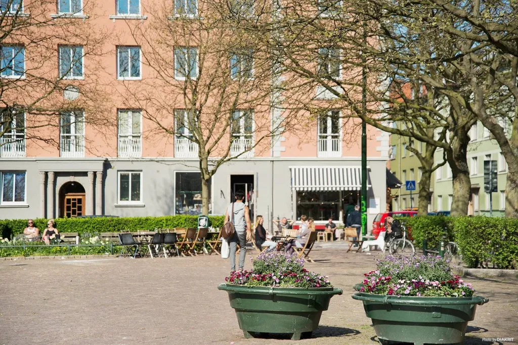 Two-Bedroom Flat with Balcony on Åhusgatan