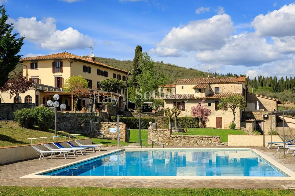 Piscine - Historic Estate with Vineyards in Chianti