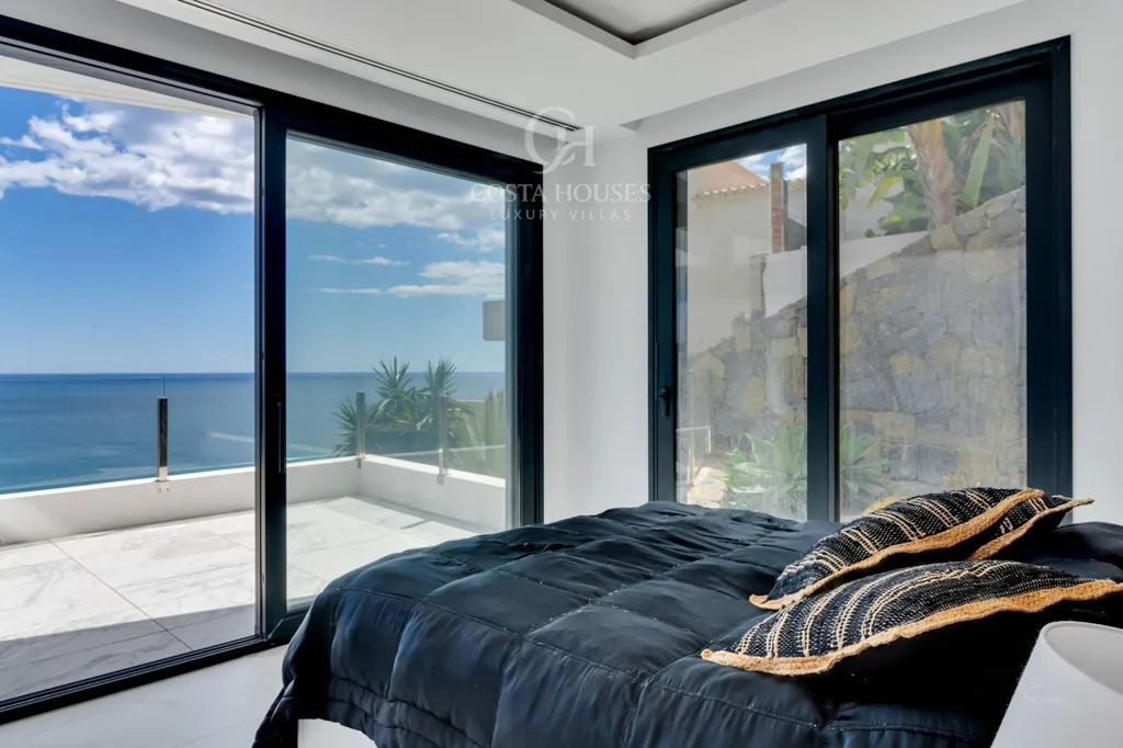 Magamistoad - Contemporary Villa with Seafront Views in Jávea