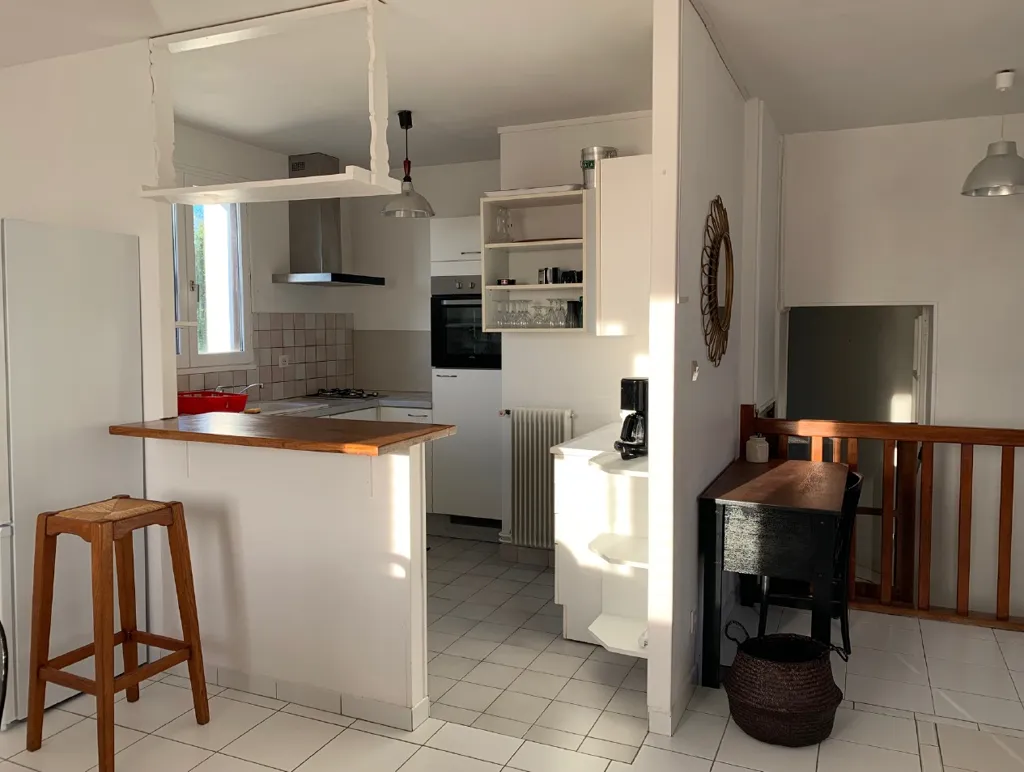 Cucina - 3-Bedroom Apartment with Parking in Niort