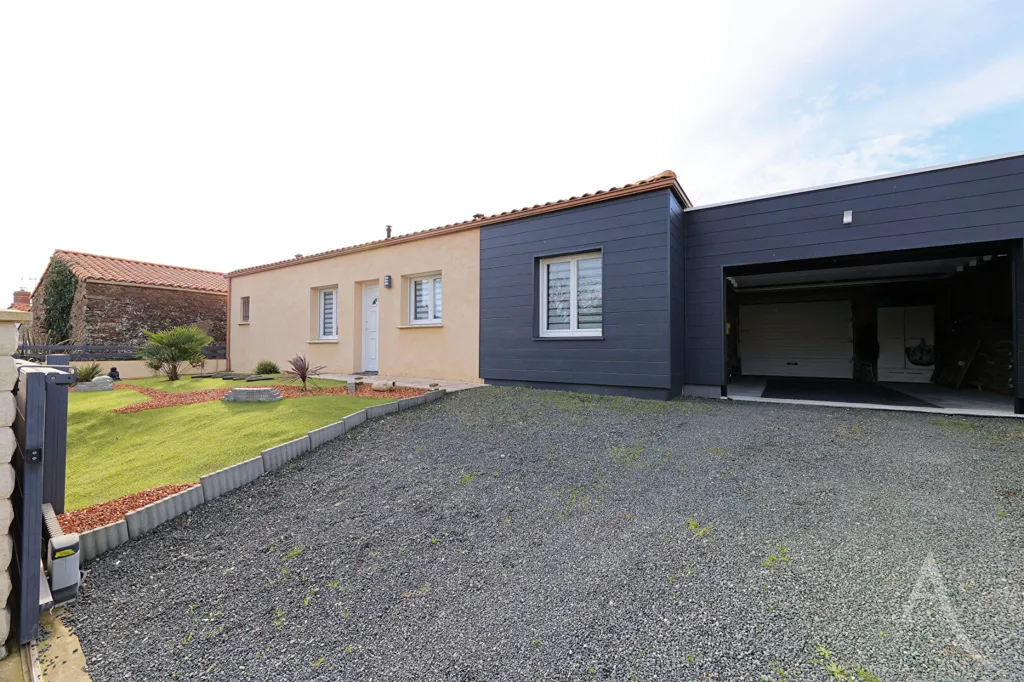 Extérieur - Maison Rénovée avec Piscine à Chavagnes-en-Paillers