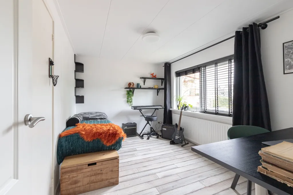 Kabinet - Half Duplex with Solar Panels in Central Location