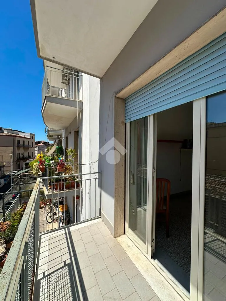 Rõdu - Bright Apartment with Balconies in Catania