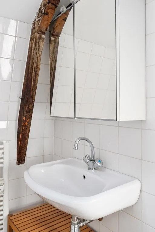 Salles de bain - Loft-Style Apartment with High Ceilings in De Pijp