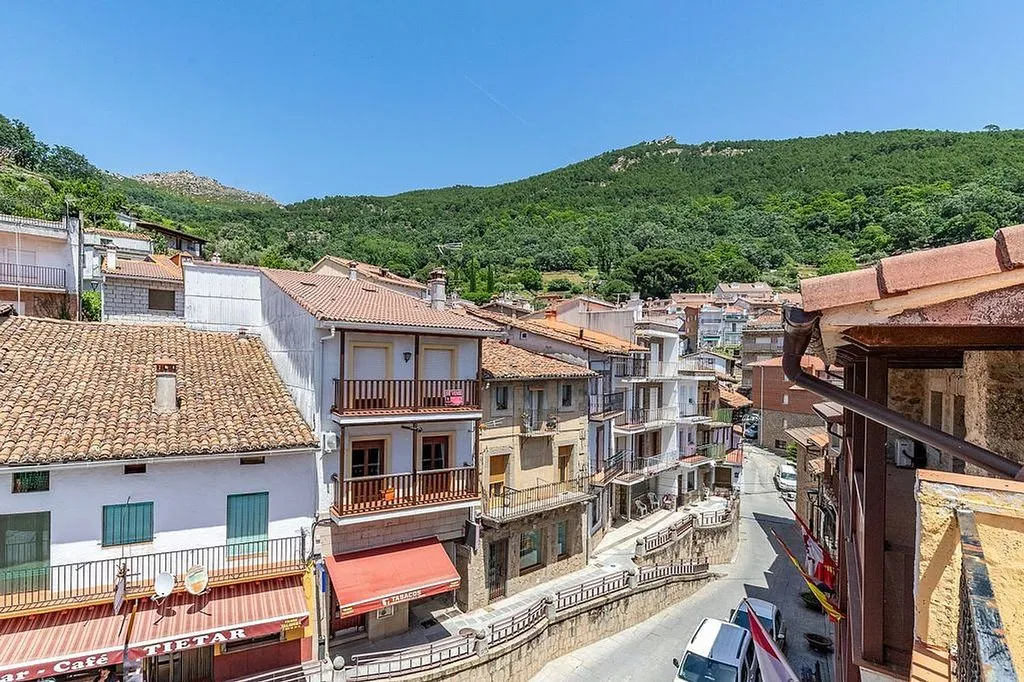 Välivaade - Traditional Townhouse with Terrace in Pedro Bernardo