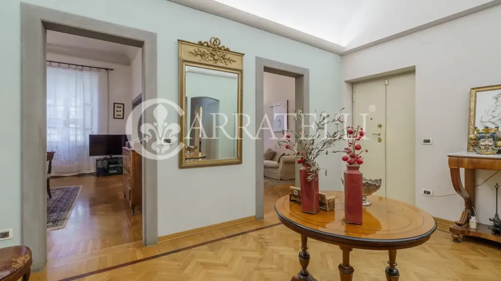 Esik - Luxury Flat with Courtyard in Florence Centre