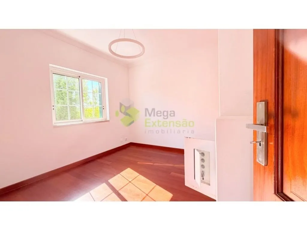 4 Bedroom Villa with Pool near Cascais