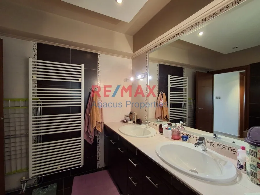 Bathrooms - Apartment with Panoramic Views in Nikaia