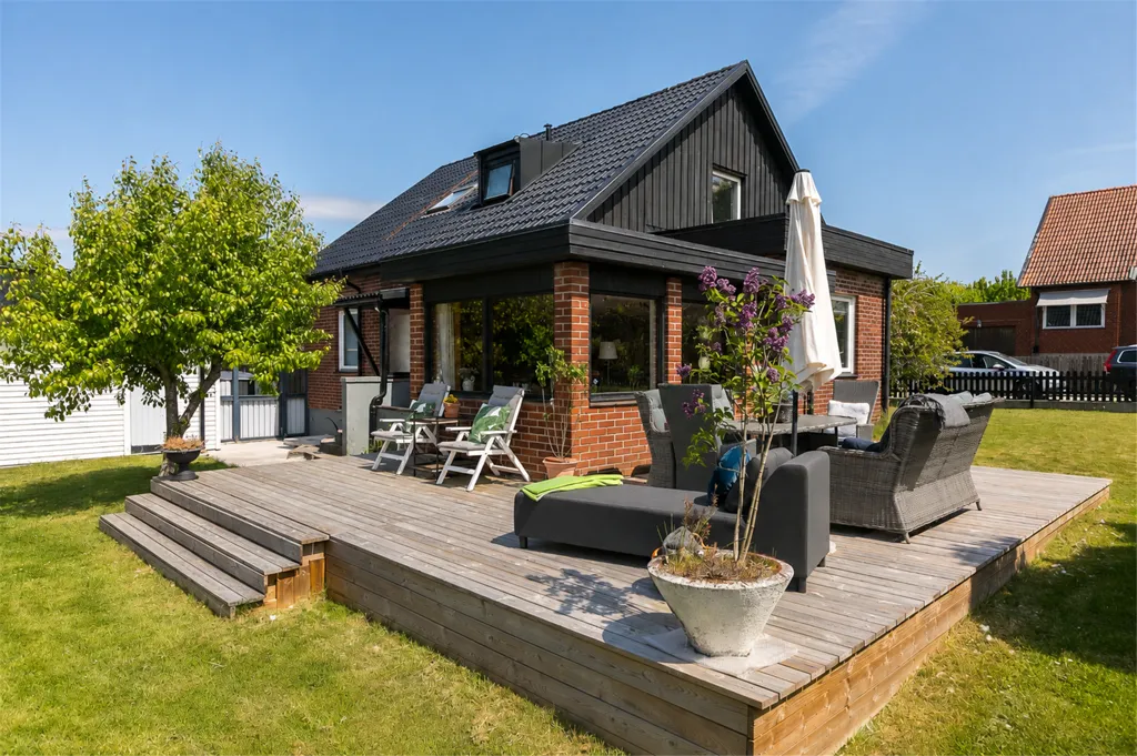 Terrace - Modernised Villa with Guesthouse in Malmö