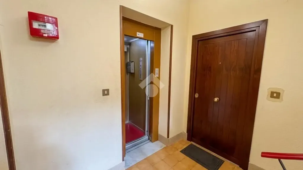 Esik - 3-Room Apartment with Balcony in Palermo