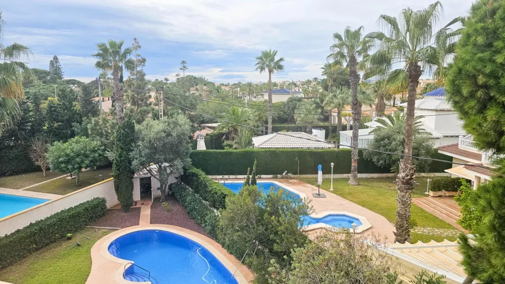Piscine - Luxury Villa with Pool in Cabo Roig