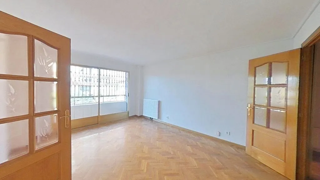 Pièces - 2-Bedroom Flat with Metro Access in Numancia