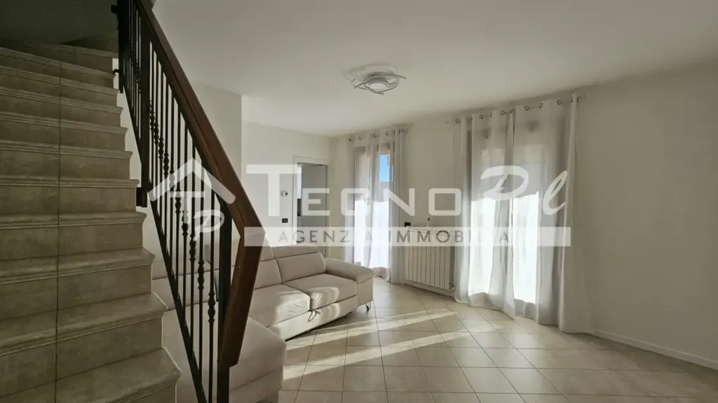Toad - Three-Bedroom Apartment with Terraces in Brugine