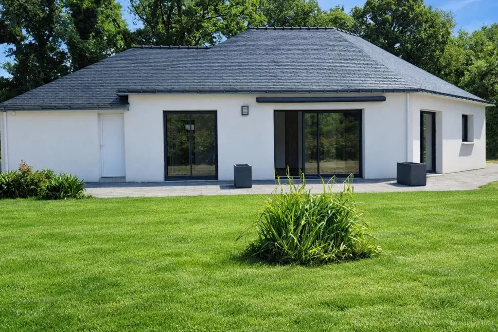 Extérieur - Maison de Plain-Pied avec Terrain à Spézet