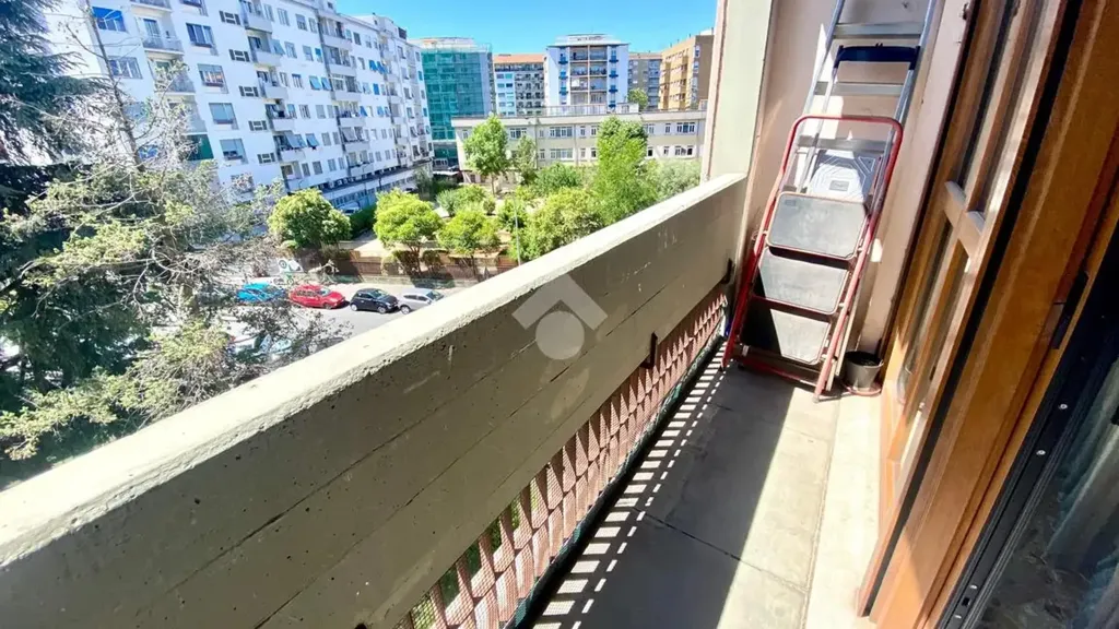 Balcone - Bright Triplex with Balcony in Rome