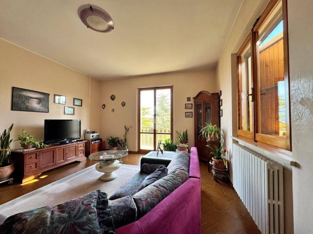 Living Room - Bifamiliare Villa with Garden in Montelabbate