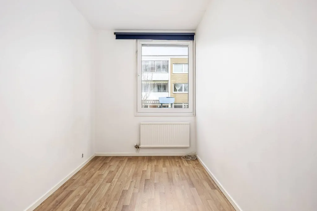 Pièces - Four-Room Apartment with Balcony in Högaholm