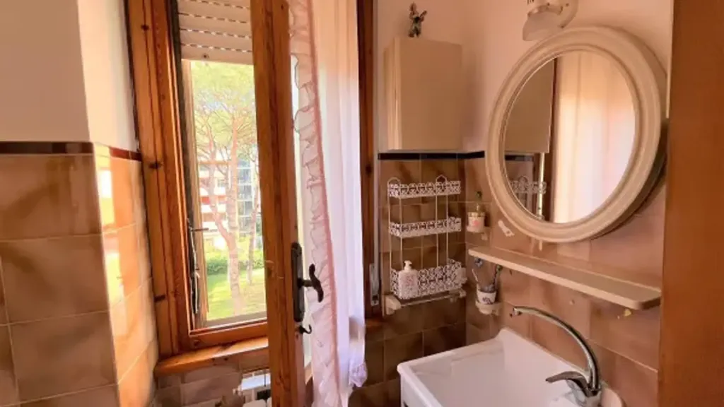 Bathrooms - Apartment with Balcony in Rome 70