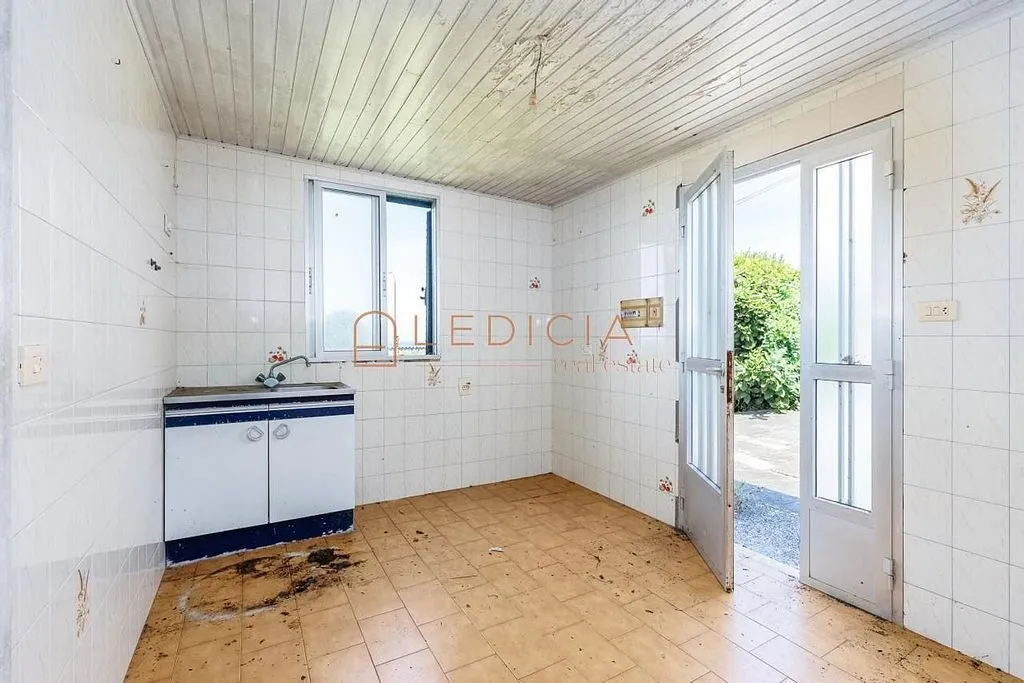 Cuisine - Chalet to Renovate in Baiona