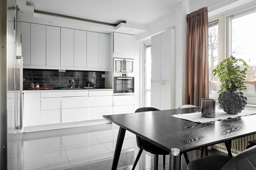 Salle à manger - Renovated Penthouse with Balcony in Borås