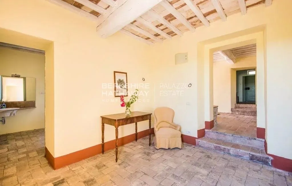 Hallway - Rustic Tuscan Cottage with Pool in Radicondoli