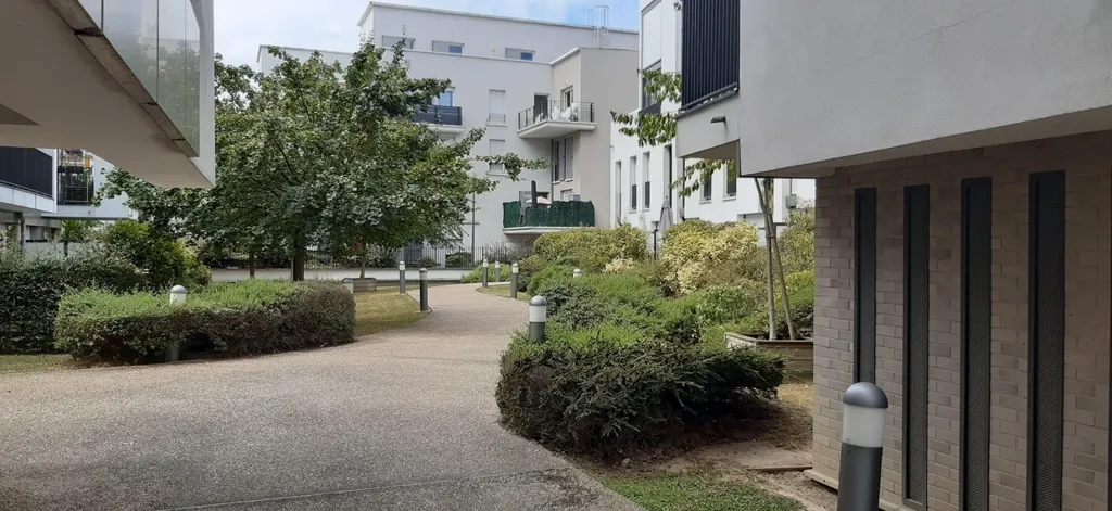 Jardin - Appartement 3 Pièces avec Balcon à Juvisy