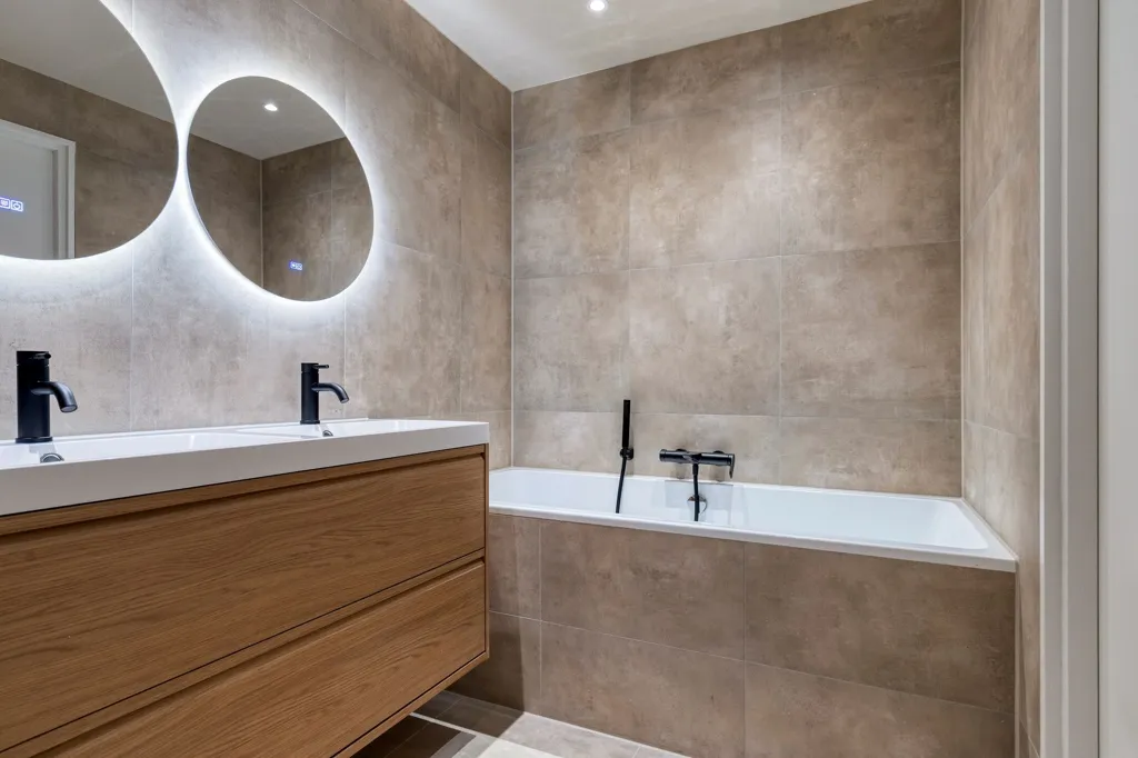 Salles de bain - Modernised Apartment with Rooftop Terrace in Alkmaar