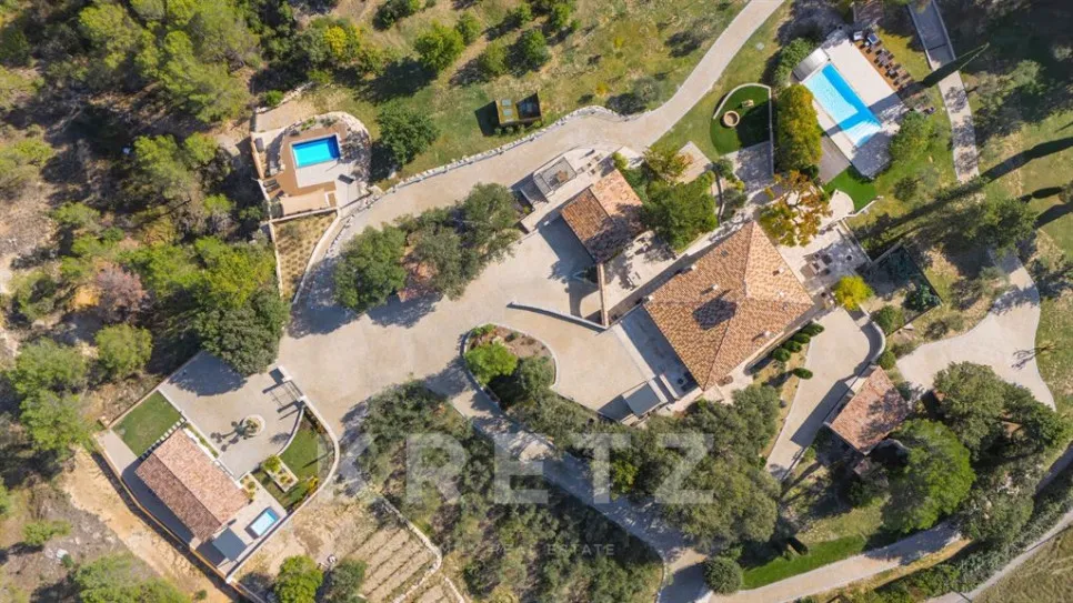 Õhuvaade - Rustic Estate with 3 Gites in Pierrevert