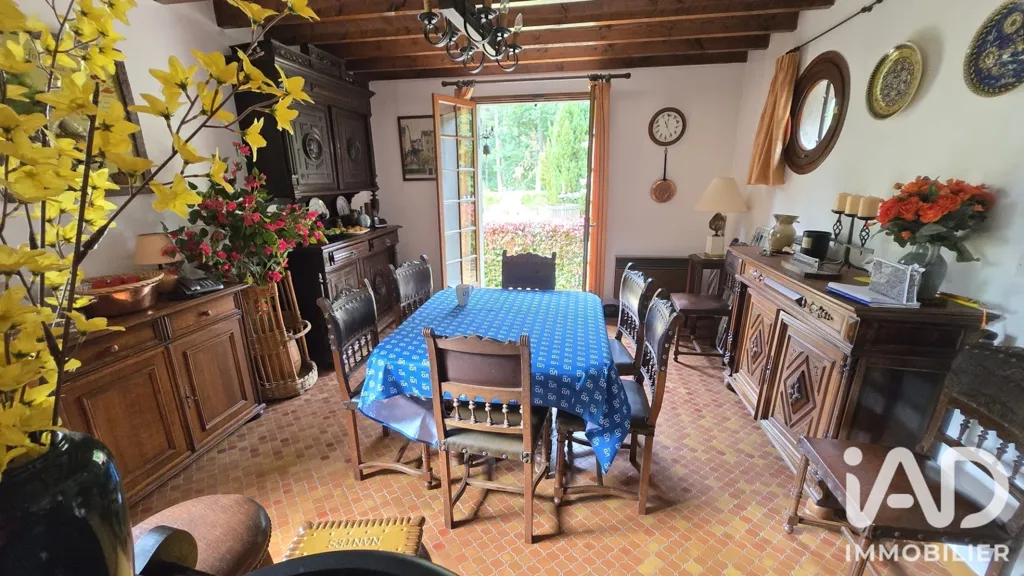 Salle à manger - Maison de campagne avec jardin à Beaubray