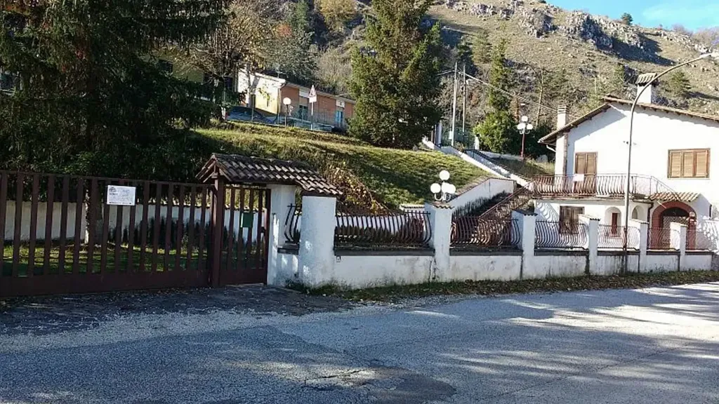 Välivaade - Villa with Garden and Terraces in Tagliacozzo