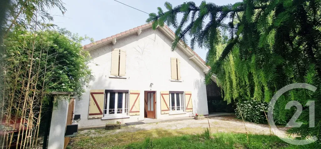 Exterior - Spacious 7-Piece House with Terrace in Souvans