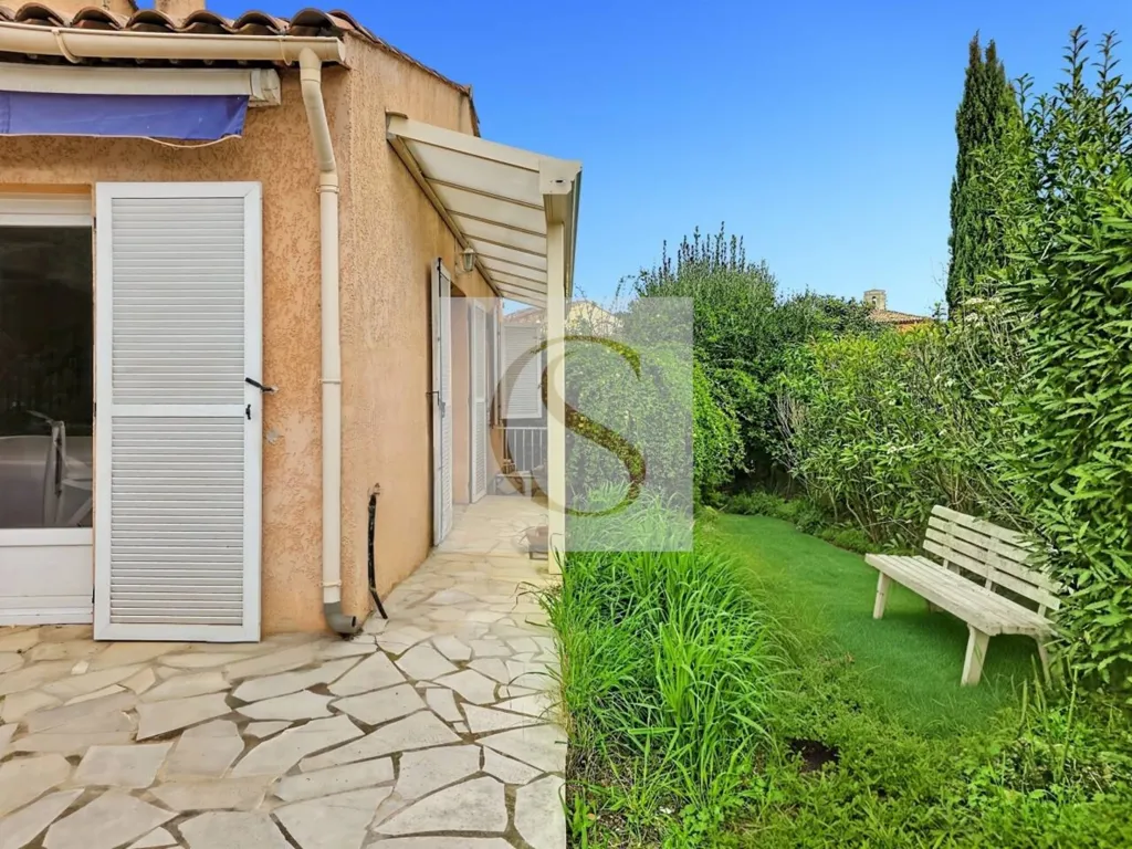 Terrasse - Maison avec Piscine et Garage au Centre de Lorgues