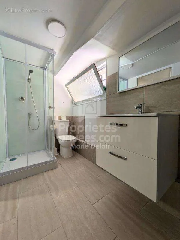 Salles de bain - Maison 4 pièces à Neuvy-Sur-Loire