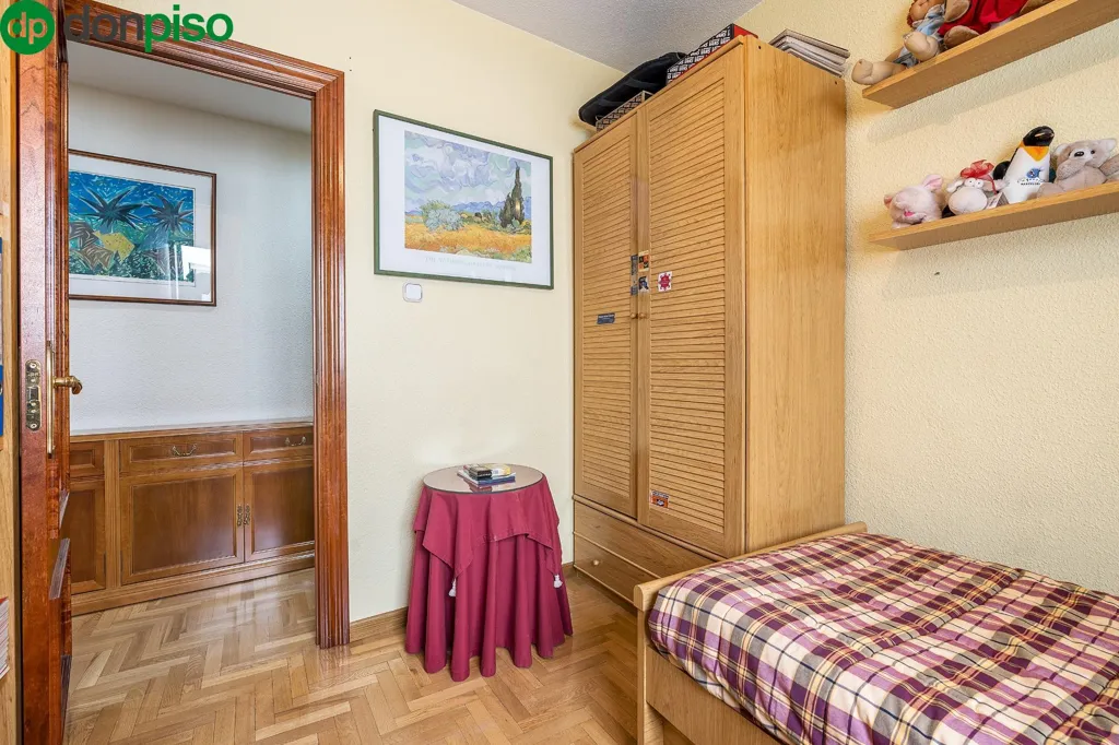 Chambres - 3-Bed Apartment with Balcony in Pajaritos, Granada
