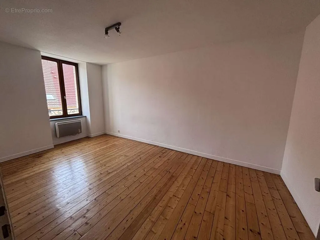 Toad - 4-Bed Apartment in Port-sur-Saône
