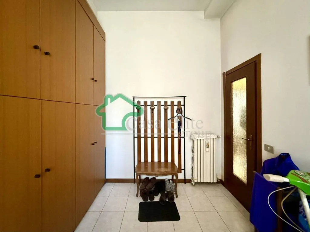 Entrée - Elegant Triplex with Balcony in Lodi