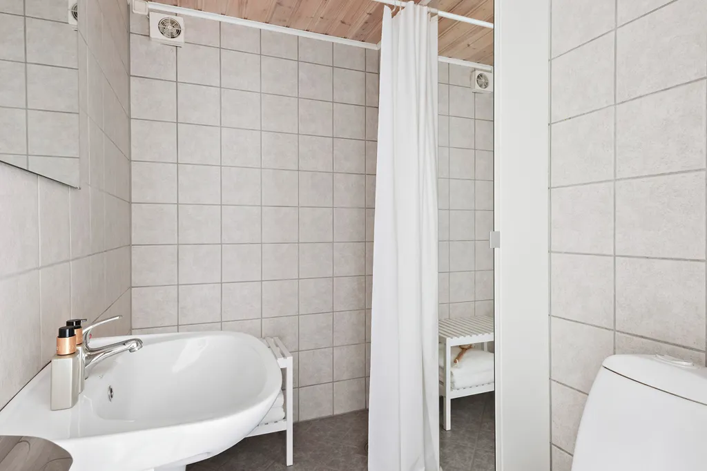 Salles de bain - Charming 1½-Storey Villa with Pool in Långhult