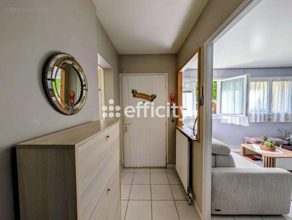 Entrée - Appartement avec Jardin et Terrasse au Calme à Ormesson