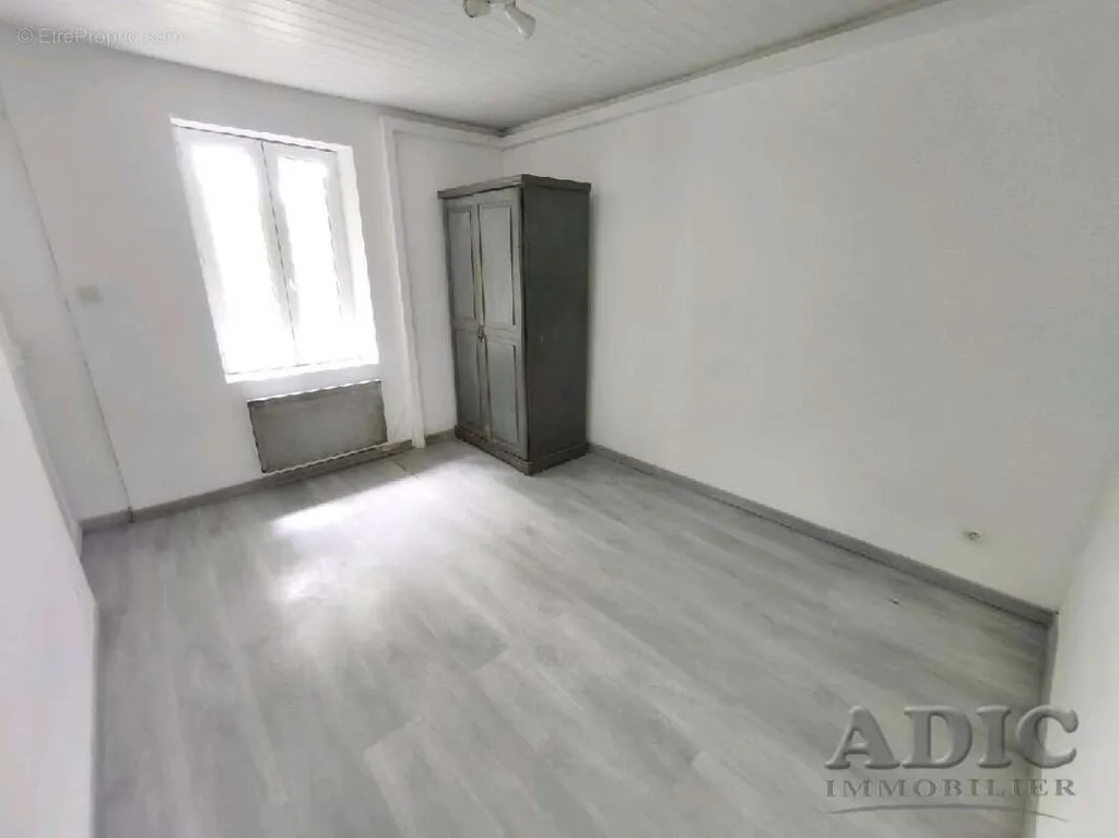 Toad - 2-Bedroom Apartment with Garage in Ver-Sur-Launette