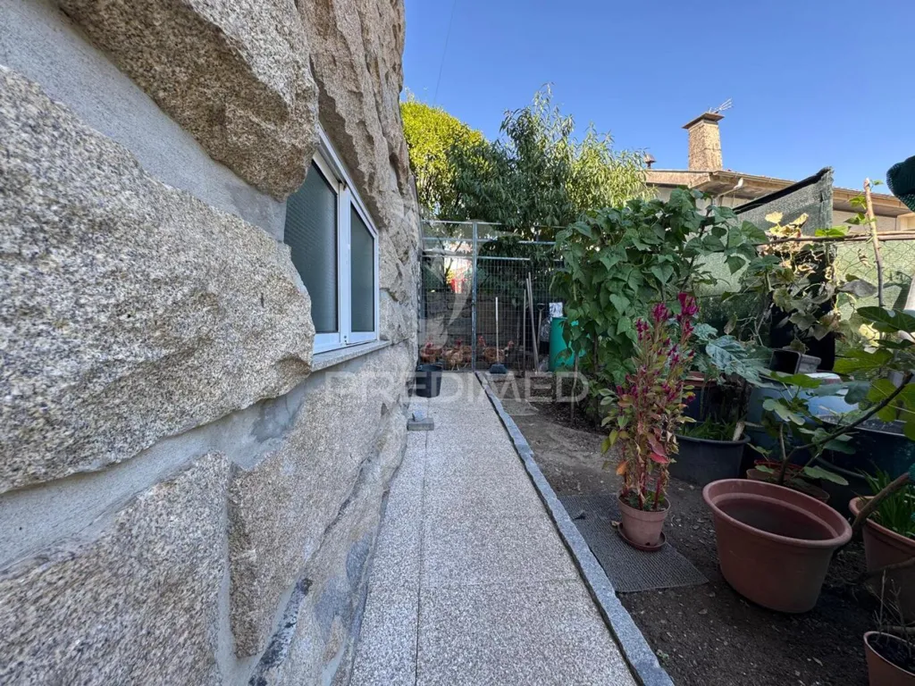 Garden - Detached House with Solar Exposure in Guimarães