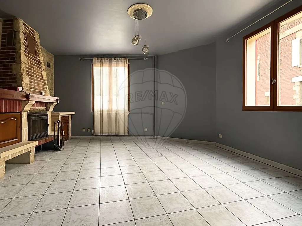 Séjour - Maison de Caractère avec Garage au Cœur de Montataire