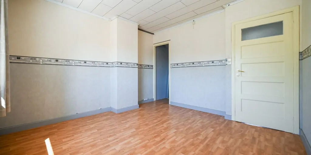 Stanze - Corner House to Renovate in Izegem